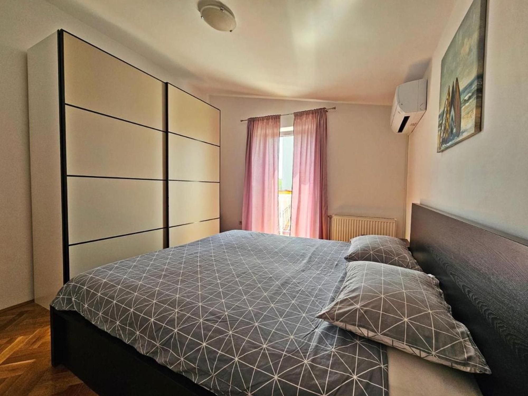 Apartment Boris Split